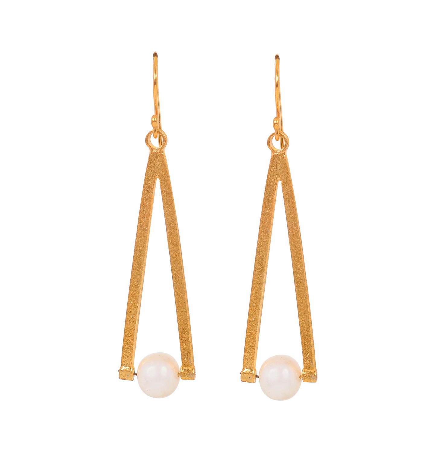 Handmade silver earrings goldplated with freshwater pearl.ASXM