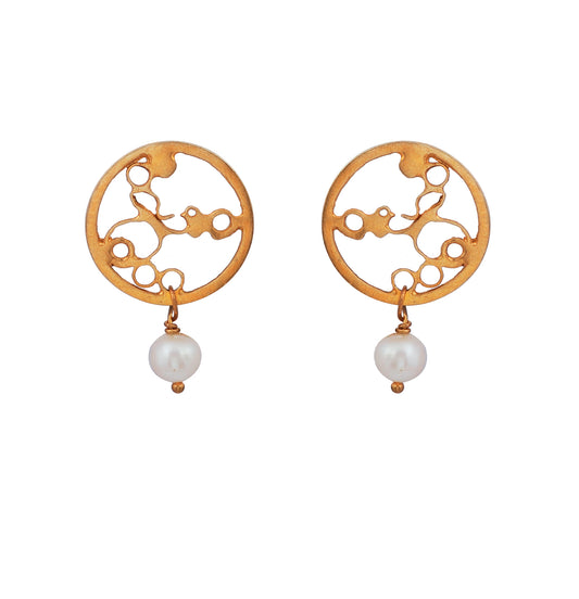 Handmade silver earrings goldplated with freshwater pearl. LS1XM